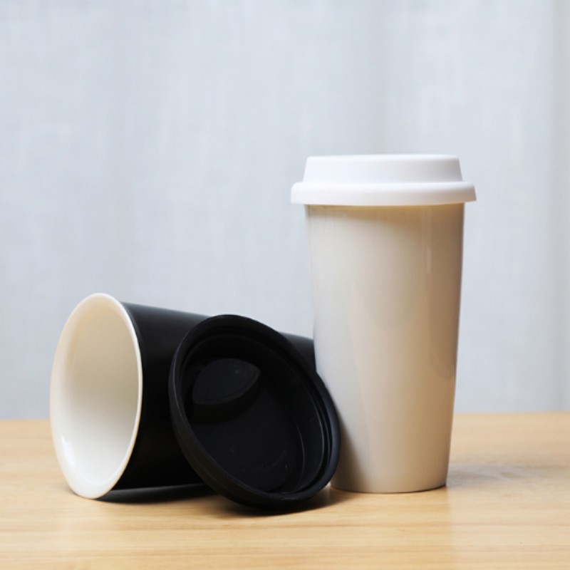 Niestandardowy ceramiczny kubek podróżny o pojemności 350 ml z silikonową pokrywką