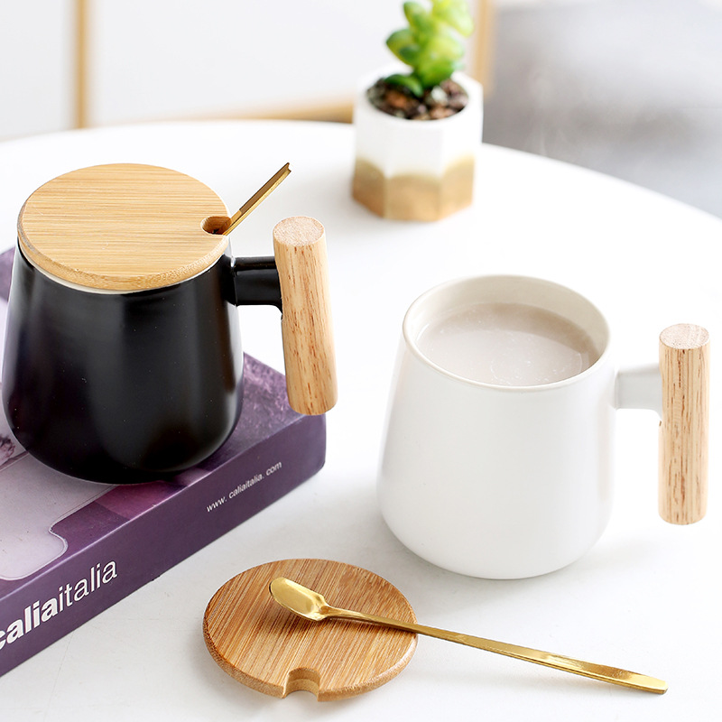 Matowy kubek ceramiczny z drewnianą rączką, łyżeczka w pokrywce, prezent domowy Matowy kubek ceramiczny z drewnianą rączką, łyżeczka w pokrywce, prezent domowy